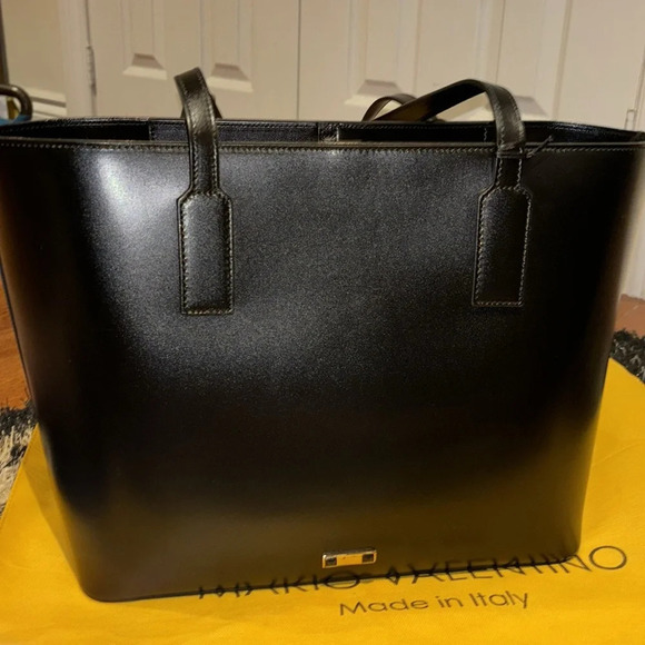 ⭐️HP🖤Valentino by Mario Valentino Leather X Large Soho FV Tote NWT - Picture 6 of 17